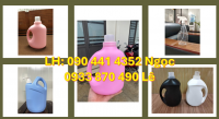 Can nhựa 5 lít đựng chất tẩy, can nhựa 2 lít đựng nước lau bếp, phun sương